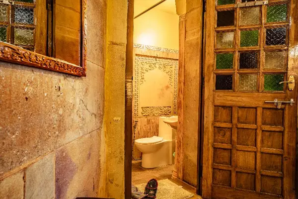 bathroom-in-hotel-inside-jaisalmer-fort