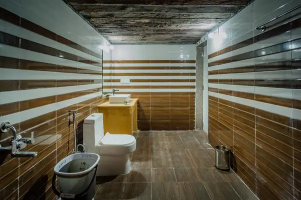 bathroom-of-budget-desert-camp-jaisalmer