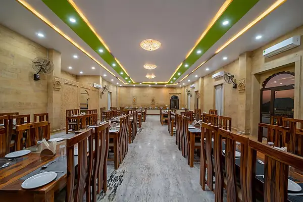 dining-room-luxury-desert-camp-jaisalmer